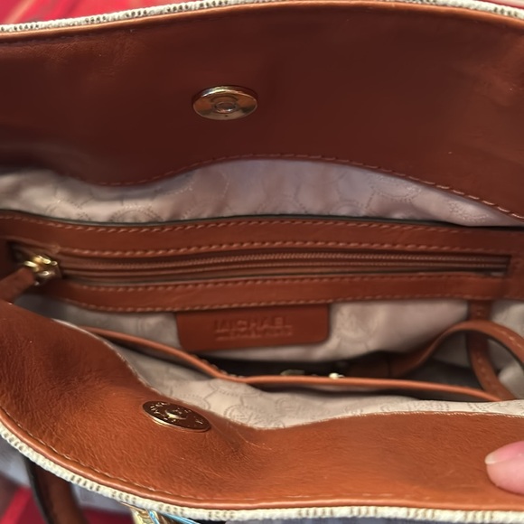 MK handbag and wallet set bought at Same times white w/tan handbag - Picture 7 of 16